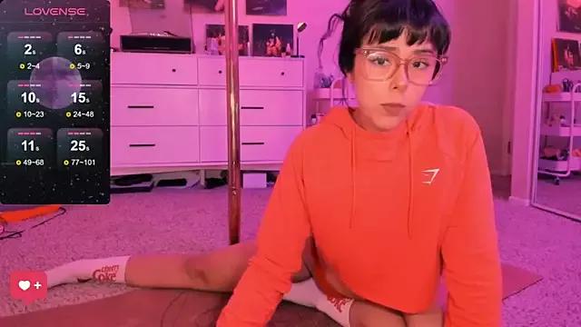 Evie-Luna from StripChat is Freechat