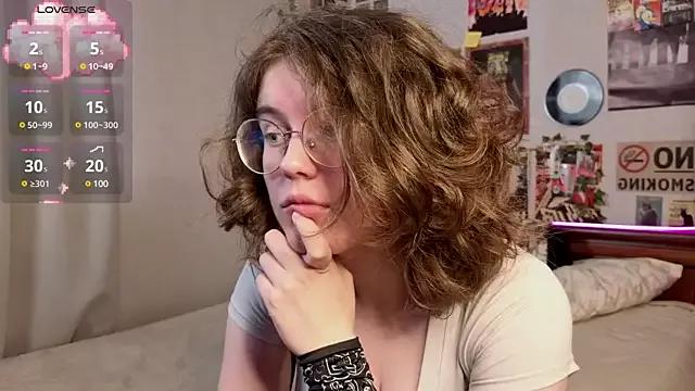 FalineChasey from StripChat is Freechat