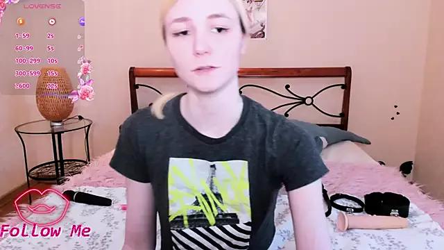 Mad beauty - checkout our excited streamers as they tease to their beloved melodies and slowly squirt for enjoyment to appease your wildest wishes.