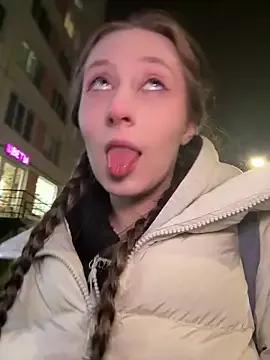 FroggyAnna from StripChat is Freechat