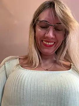 Gatitacarlita from StripChat is Freechat