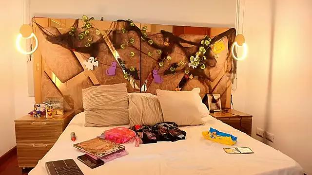 Mad beauty - checkout our excited streamers as they tease to their beloved melodies and slowly squirt for enjoyment to appease your wildest wishes.