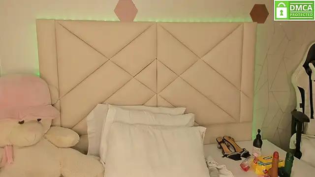 Mad beauty - checkout our excited streamers as they tease to their beloved melodies and slowly squirt for enjoyment to appease your wildest wishes.