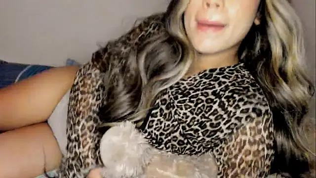 Mad beauty - checkout our excited streamers as they tease to their beloved melodies and slowly squirt for enjoyment to appease your wildest wishes.