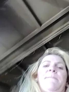 Goldenndoll from StripChat is Freechat