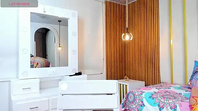 Hanna_curvy_ from StripChat is Freechat