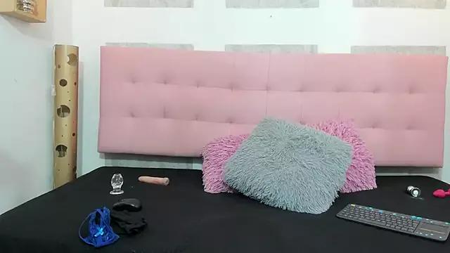 Mad beauty - checkout our excited streamers as they tease to their beloved melodies and slowly squirt for enjoyment to appease your wildest wishes.