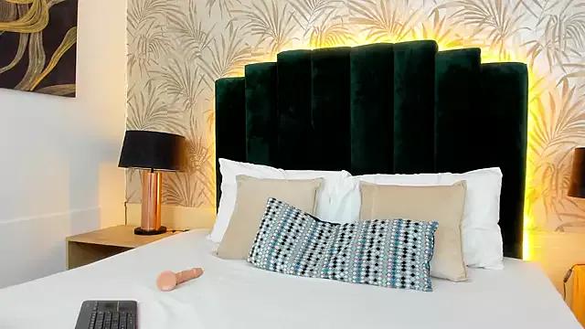 Mad beauty - checkout our excited streamers as they tease to their beloved melodies and slowly squirt for enjoyment to appease your wildest wishes.