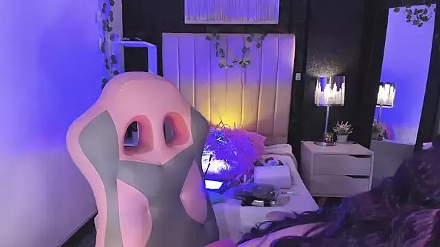 Mad beauty - checkout our excited streamers as they tease to their beloved melodies and slowly squirt for enjoyment to appease your wildest wishes.