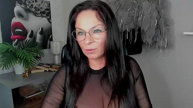HelenLuxx from StripChat