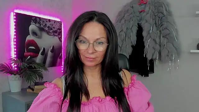 HelenLuxx from StripChat
