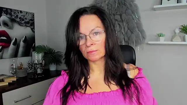 HelenLuxx from StripChat
