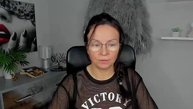HelenLuxx from StripChat