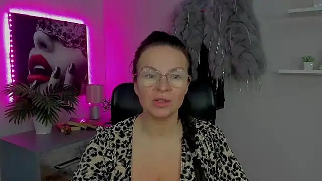 HelenLuxx from StripChat