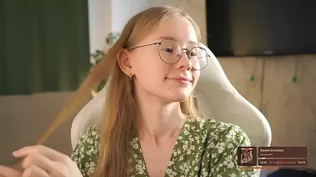 Mad beauty - checkout our excited streamers as they tease to their beloved melodies and slowly squirt for enjoyment to appease your wildest wishes.