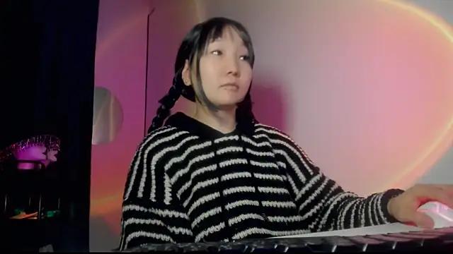 Mad beauty - checkout our excited streamers as they tease to their beloved melodies and slowly squirt for enjoyment to appease your wildest wishes.