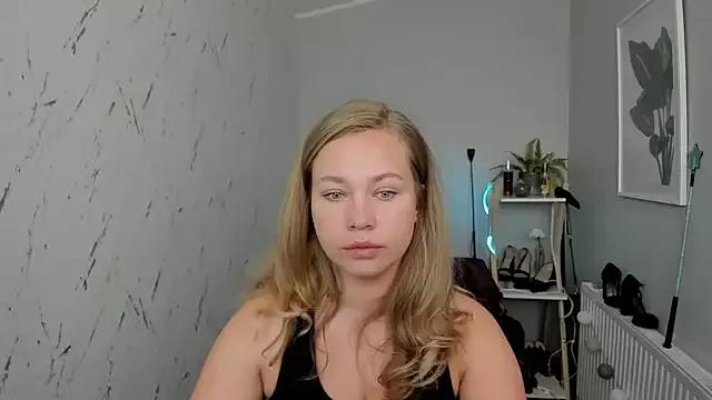 holly_xglam from StripChat is Freechat