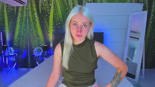 Mad beauty - checkout our excited streamers as they tease to their beloved melodies and slowly squirt for enjoyment to appease your wildest wishes.