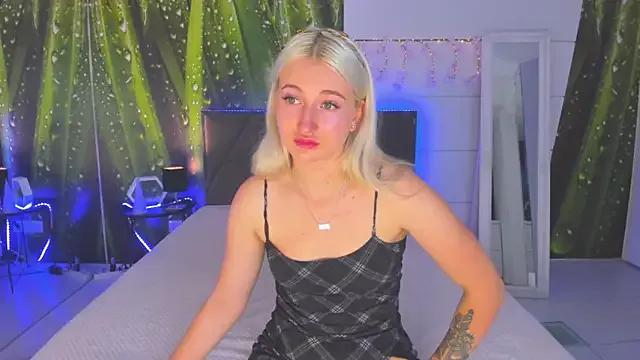 HollyTailors from StripChat is Freechat