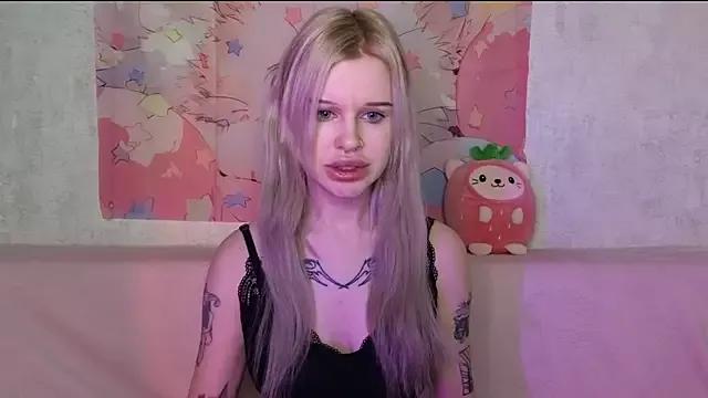 HoneyGold_ from StripChat is Freechat