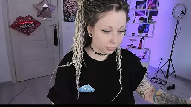 Mad beauty - checkout our excited streamers as they tease to their beloved melodies and slowly squirt for enjoyment to appease your wildest wishes.