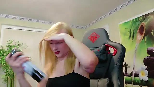 Mad beauty - checkout our excited streamers as they tease to their beloved melodies and slowly squirt for enjoyment to appease your wildest wishes.