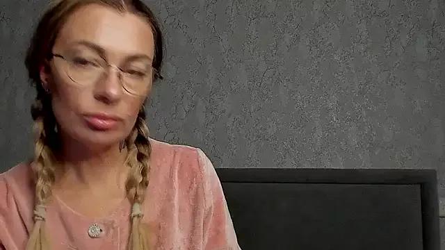 Iam_Moon from StripChat is Freechat