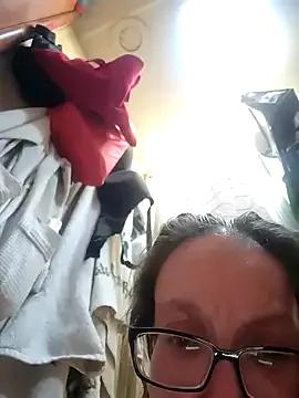 ILUV2TUCHMYKITTY from StripChat is Freechat