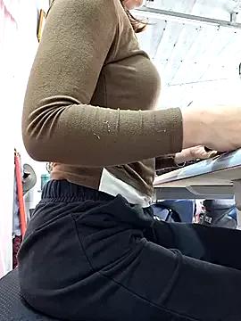 irina_hana from StripChat is Freechat