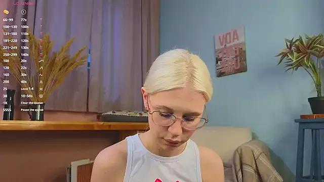 ishowulove from StripChat is Freechat