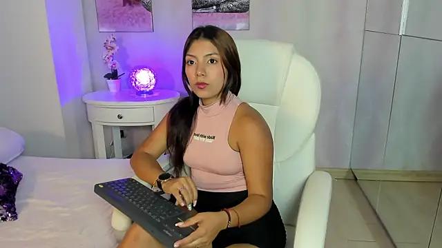 Ivyn_Bliss from StripChat is Freechat