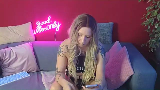 Mad beauty - checkout our excited streamers as they tease to their beloved melodies and slowly squirt for enjoyment to appease your wildest wishes.