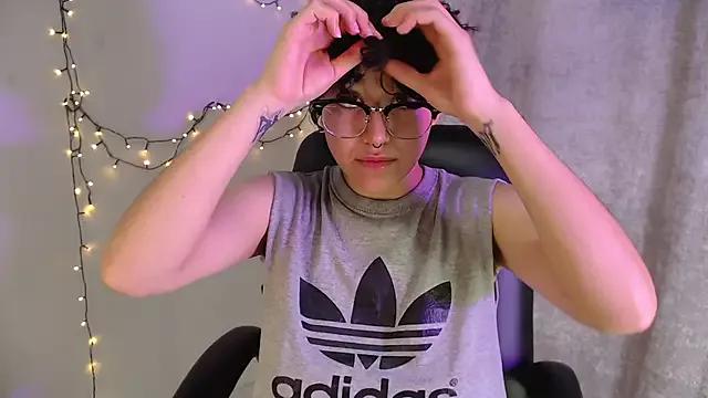 Mad beauty - checkout our excited streamers as they tease to their beloved melodies and slowly squirt for enjoyment to appease your wildest wishes.
