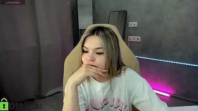 Mad beauty - checkout our excited streamers as they tease to their beloved melodies and slowly squirt for enjoyment to appease your wildest wishes.