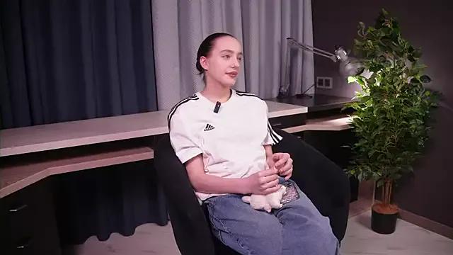 Mad beauty - checkout our excited streamers as they tease to their beloved melodies and slowly squirt for enjoyment to appease your wildest wishes.