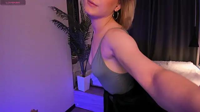 Mad beauty - checkout our excited streamers as they tease to their beloved melodies and slowly squirt for enjoyment to appease your wildest wishes.