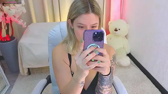 Mad beauty - checkout our excited streamers as they tease to their beloved melodies and slowly squirt for enjoyment to appease your wildest wishes.