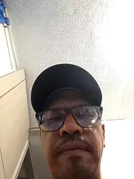 john8013 from StripChat is Freechat