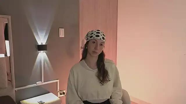 jolie_lov from StripChat is Freechat