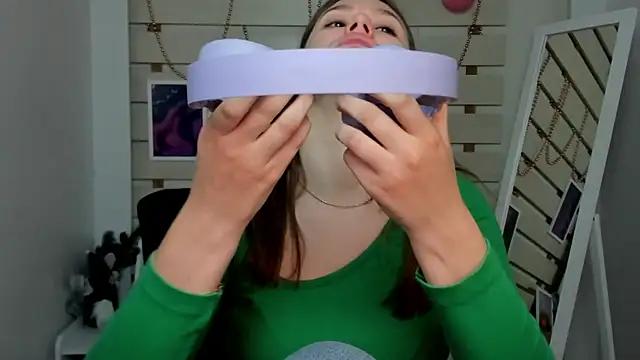 Mad beauty - checkout our excited streamers as they tease to their beloved melodies and slowly squirt for enjoyment to appease your wildest wishes.
