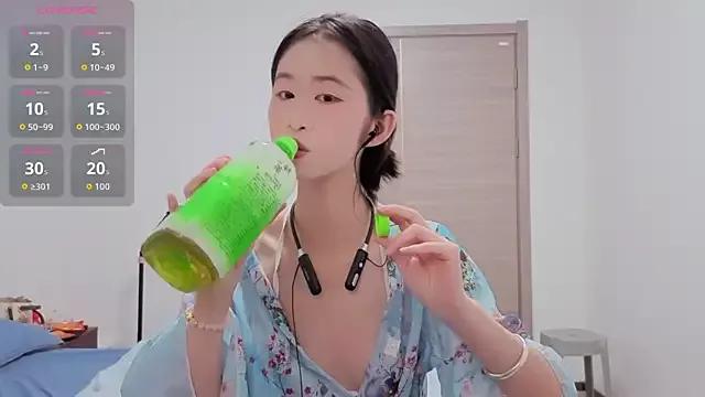 Jseventeen2 from StripChat is Freechat
