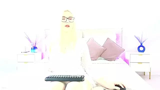 Jules_night from StripChat is Freechat