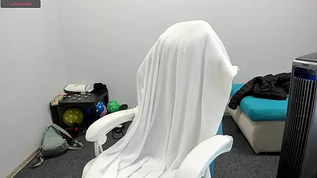 Mad beauty - checkout our excited streamers as they tease to their beloved melodies and slowly squirt for enjoyment to appease your wildest wishes.