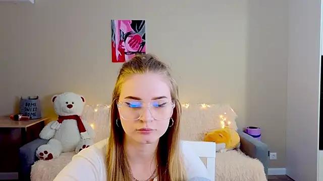 Mad beauty - checkout our excited streamers as they tease to their beloved melodies and slowly squirt for enjoyment to appease your wildest wishes.