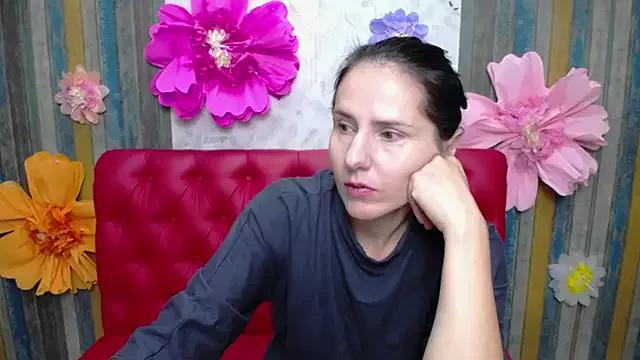 KarinaSwann from StripChat is Freechat