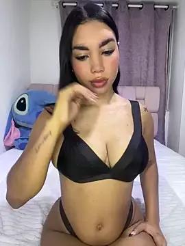 karolaalcendra from StripChat is Freechat