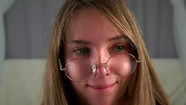 KarriBrownd from StripChat is Freechat