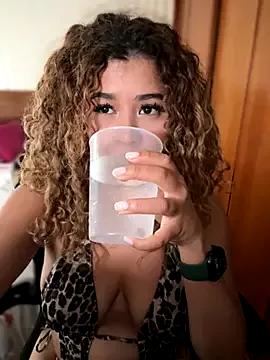 KellyXD from StripChat is Freechat