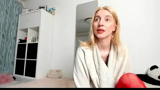 Photos of KenzieDawton from StripChat is Freechat