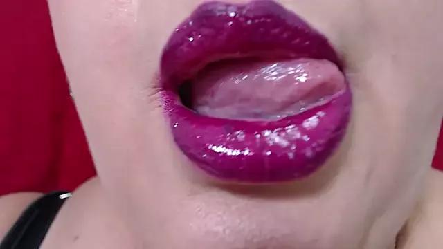 Kerly_Doll from StripChat is Freechat